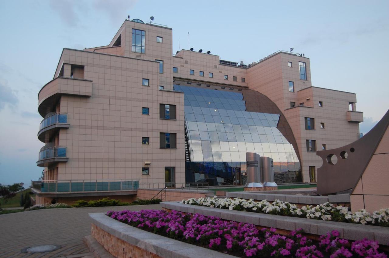 Готель Елада 尤日内 外观 照片